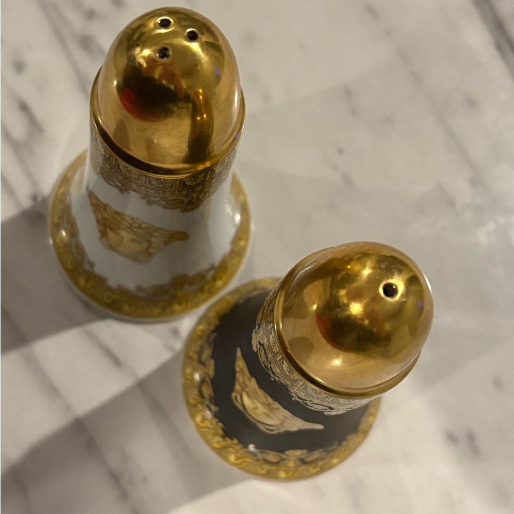 Authentic Versace salt & pepper shakers  never used - Picture 4 of 7